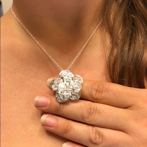 NEW!💙💎GORGEOUS 🌹ROSE🌹 NECKLACE!💎💙SILVER TONE - Picture 4 of 8